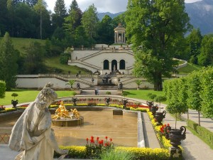 linderhof-castle-germany-garden-fountain
